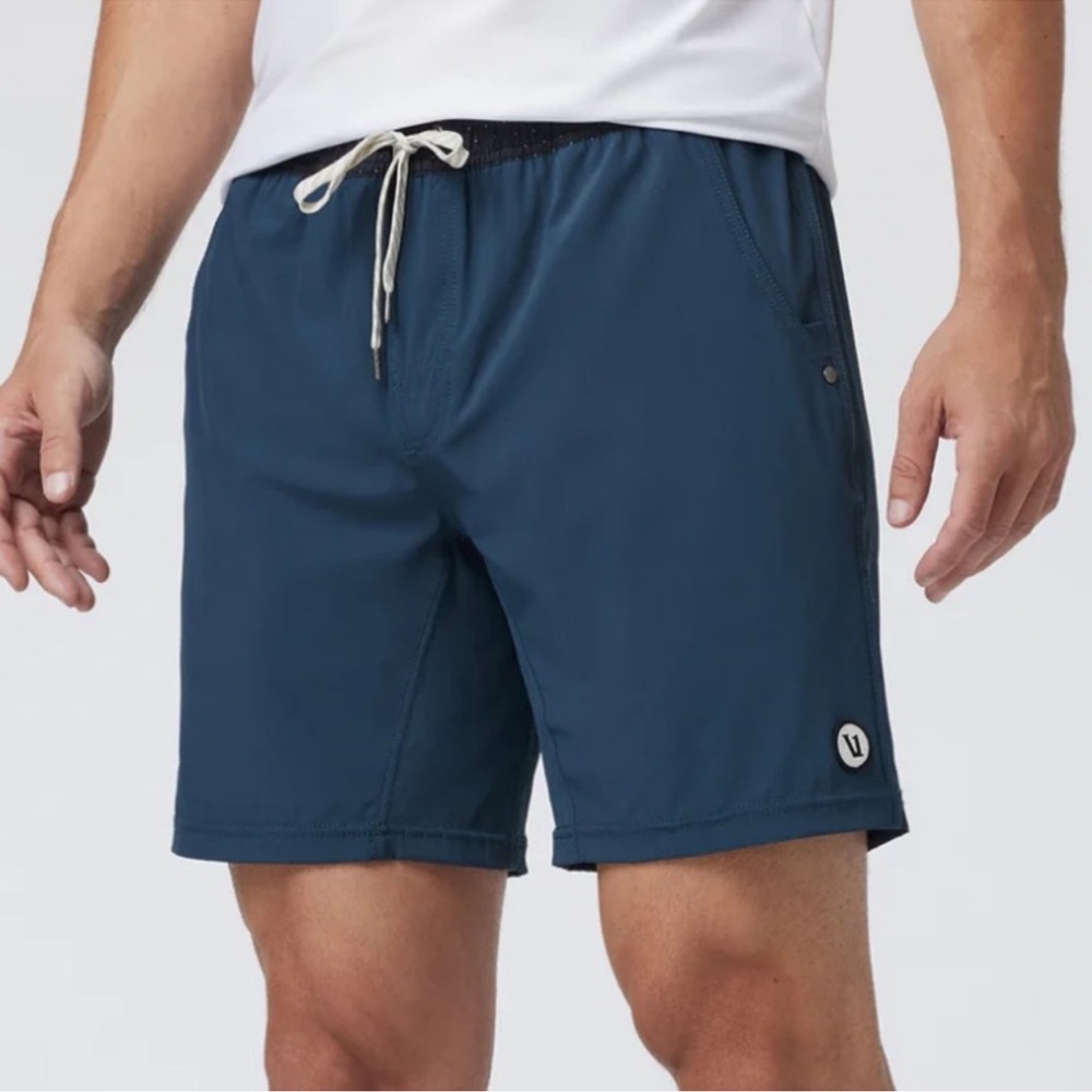 Vuori Men's Kore Shorts 7.5" in Pool Blue Lined Size Medium